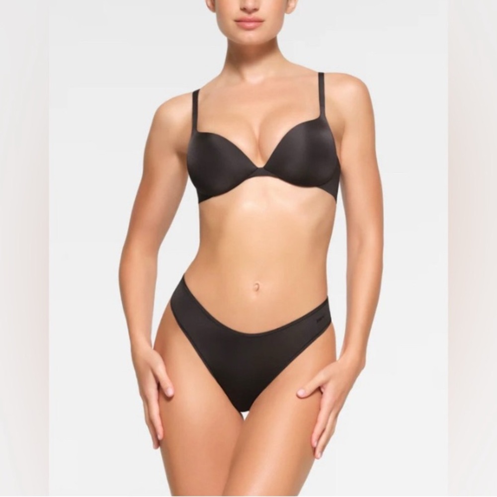 SKIMS Ultimate Push Up Plunge Bra 34A